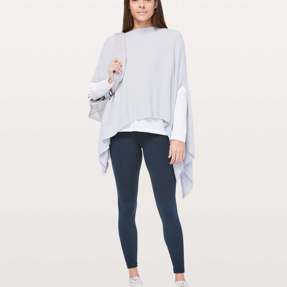 Lululemon Forward Flow Cape Silver Fox/Alpine White